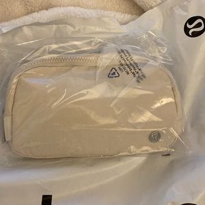 Lululemon EVERYWHERE Belt bag 1L NWT
